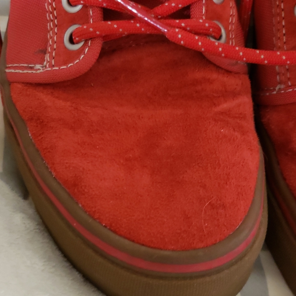 Red vans - Picture 8 of 8